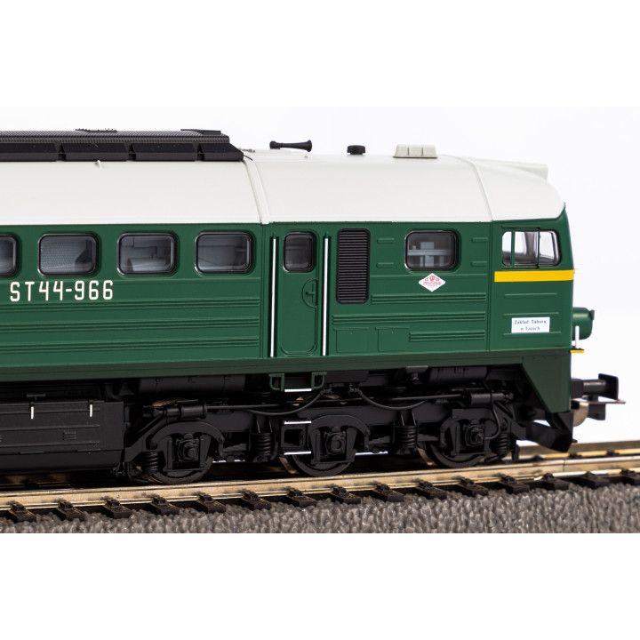 PIKO 52909 DIESEL LOCOMOTIVE ST44-966 PKP IV