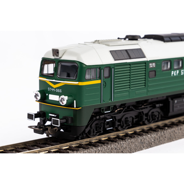 PIKO 52909 DIESEL LOCOMOTIVE ST44-966 PKP IV