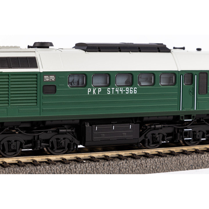 PIKO 52909 DIESEL LOCOMOTIVE ST44-966 PKP IV