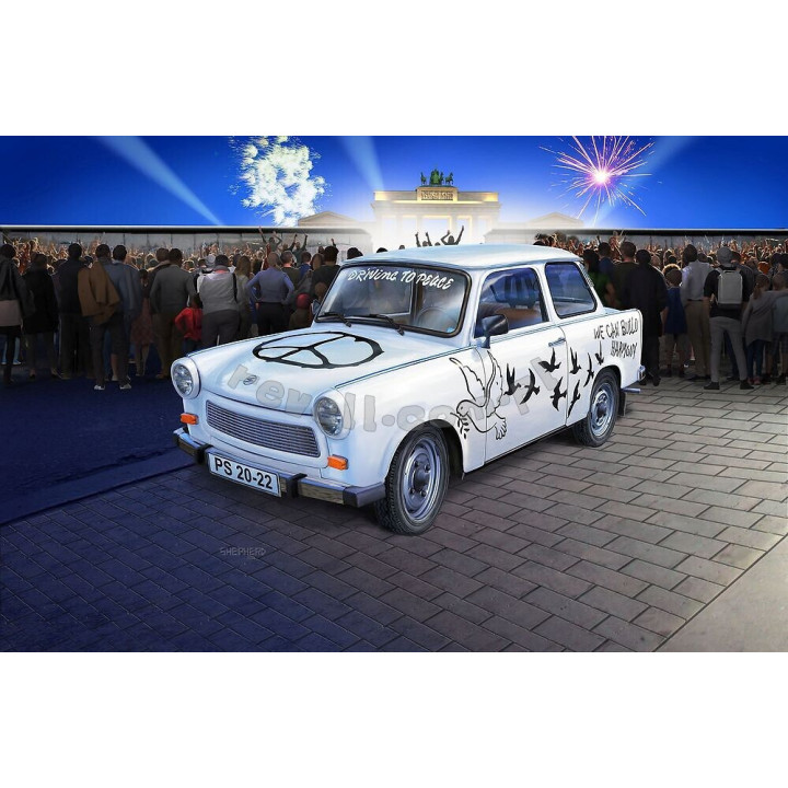 REVELL 1/24 TRABANT 601 BUILDERS CHOICE (07713)