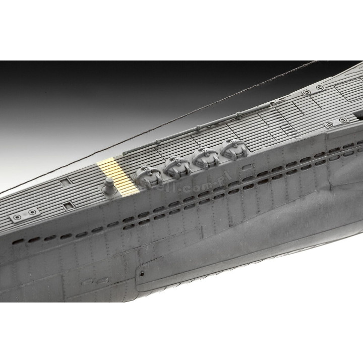 REVELL 1/144 GERMAN SUBMARINE TYPE VII   C/41 ATLANTIC VERSION (05100)