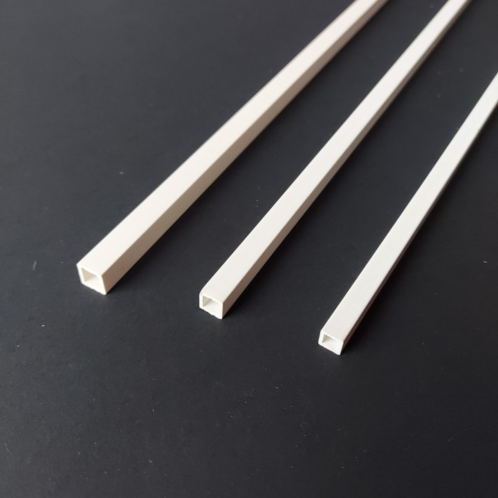 HM RURKA PLASTIKOWA KWADRATOWA  9/7*330 mm (261) MAQUETT