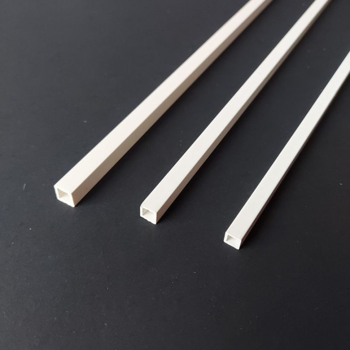 HM RURKA PLASTIKOWA KWADRATOWA  8/6*330 mm (260) MAQUETT