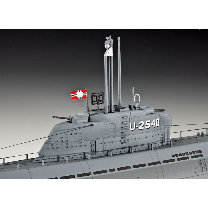 REVELL 1/144 GERMAN U-BOAT XXI U WITH INTERIOR 05078