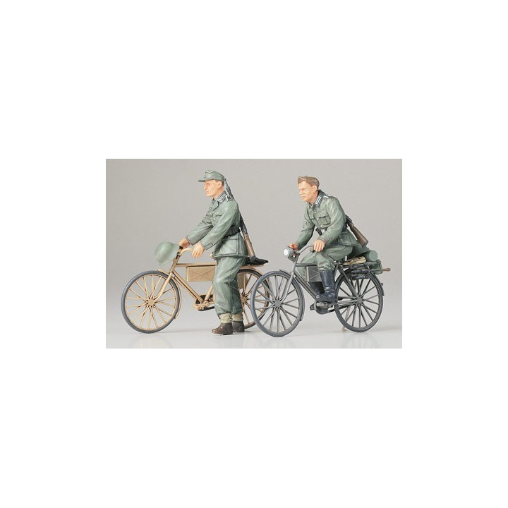 TAMIYA 1/35 GERMAN SOLDIERS WITH BICYCLES 35240