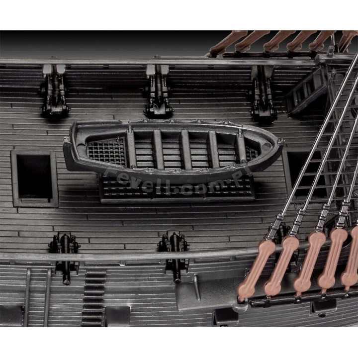 REVELL 1/150 BLACK PEARL / EASY CLICK SYSTEM (05499)