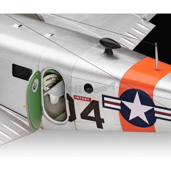 REVELL 1/48 BEECHCRAFT MODEL 18 (03811)