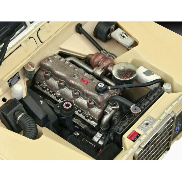 REVELL 1/24 LAND ROVER SERIES III LWB (07056)