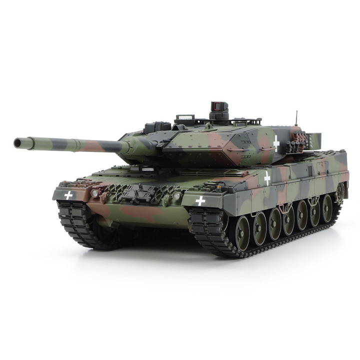 TAMIYA 1/35 LEOPARD 2 A6 TANK "UKRAINIE" (25207)