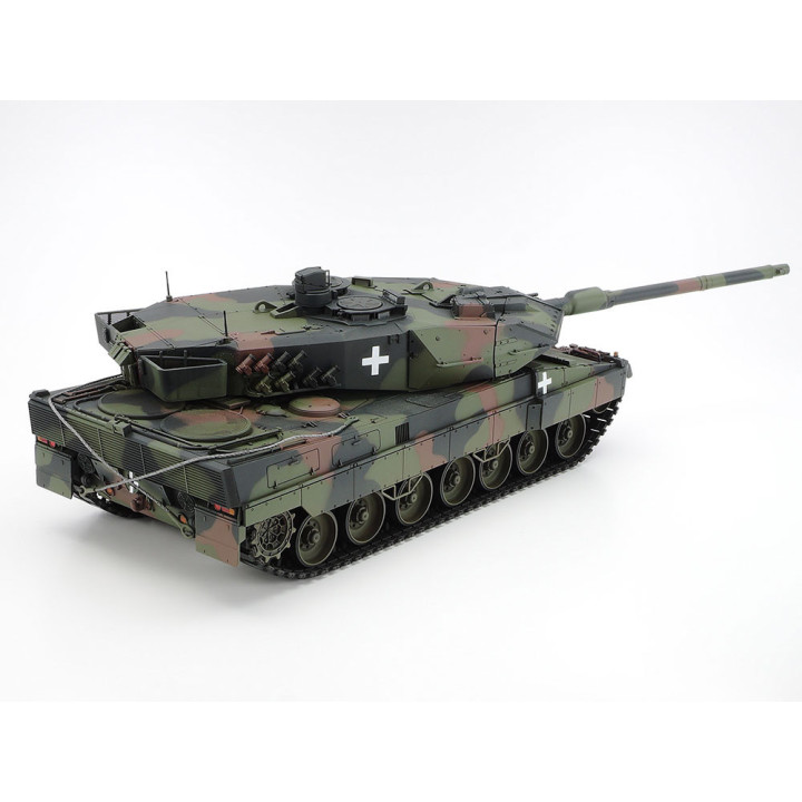 TAMIYA 1/35 LEOPARD 2 A6 TANK "UKRAINIE" (25207)