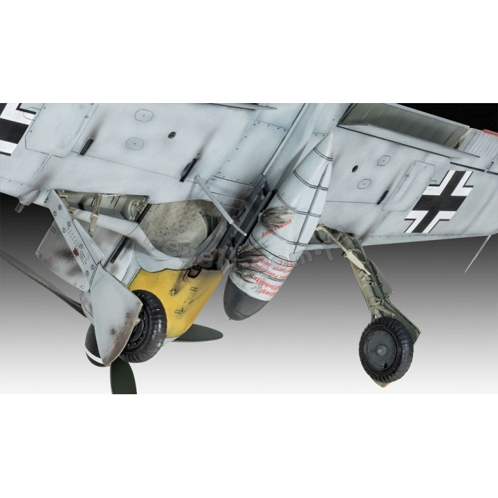 REVELL 1/32 FOCKE-WULF Fw 190A-8 / R-2   "STURMBOCK" (03874)