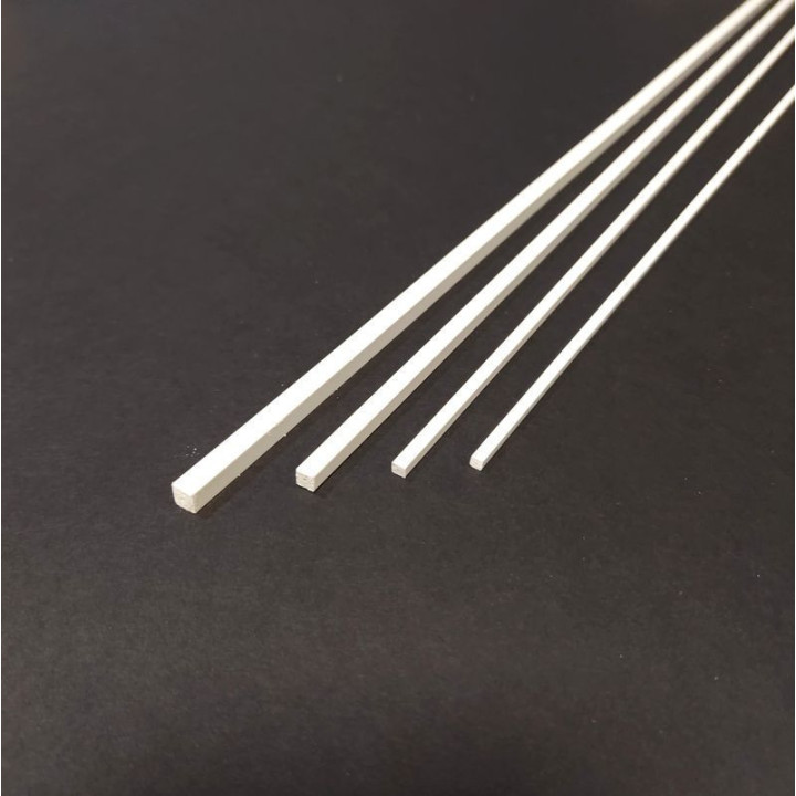 HM PRĘT KWADRAT.  PLASTIKOWY 0,5*0,5 mm  (MP80210) - 1 sztuka