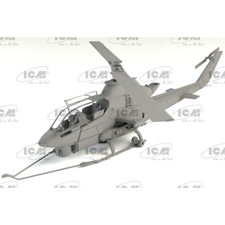 ICM 1/32 AH-1G COBRA WITH VIETNAM WAR US HELICOPTER PILOTS (32062)