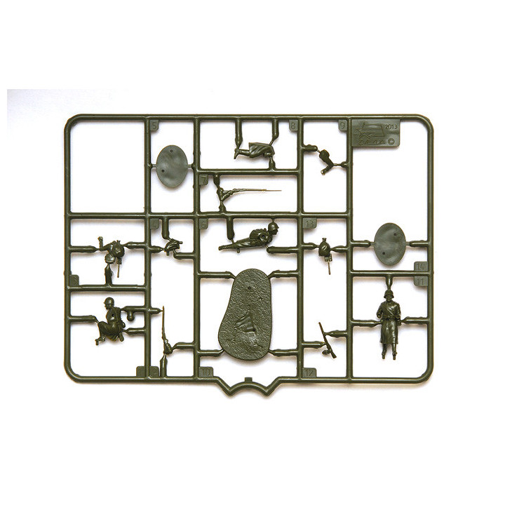ZVEZDA 1/72 SOVIET INFANTRY IN WINTER    UNIFORM (6197)