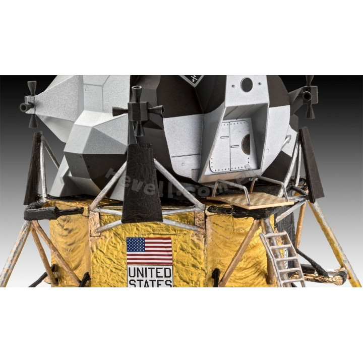 REVELL 1/48 APOLLO 11 LUNAR MODULE EAGLE 03701