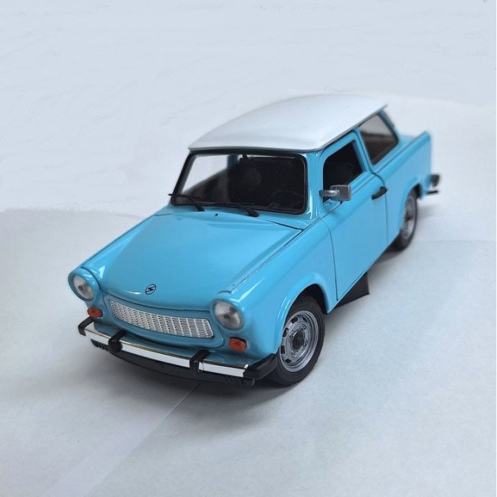 WELLY 1/24 TRABANT 601 jasny niebieski   / biały