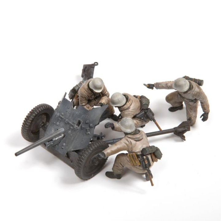 ZVEZDA 1/35 GERMAN ANTI-TANK GUN PAK 36  W / CREW (3610)