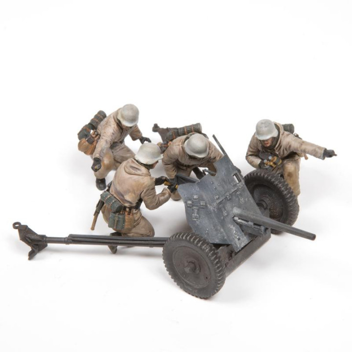 ZVEZDA 1/35 GERMAN ANTI-TANK GUN PAK 36  W / CREW (3610)