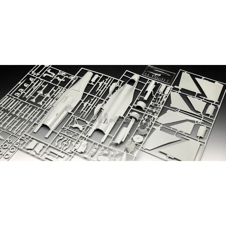 REVELL 1/32 F-16 Falcon (03802) 50th Anniversary