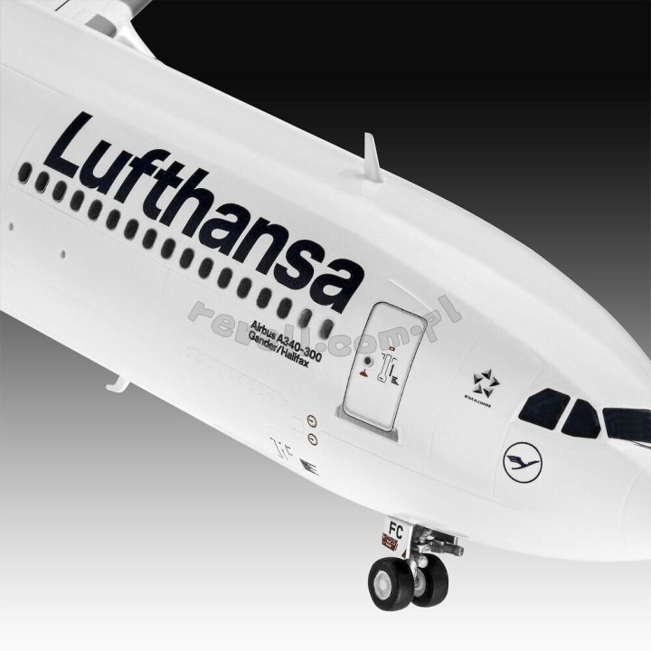 REVELL 1/144 AIRBUS A340-300 Lufthansa   New Livery (03803)