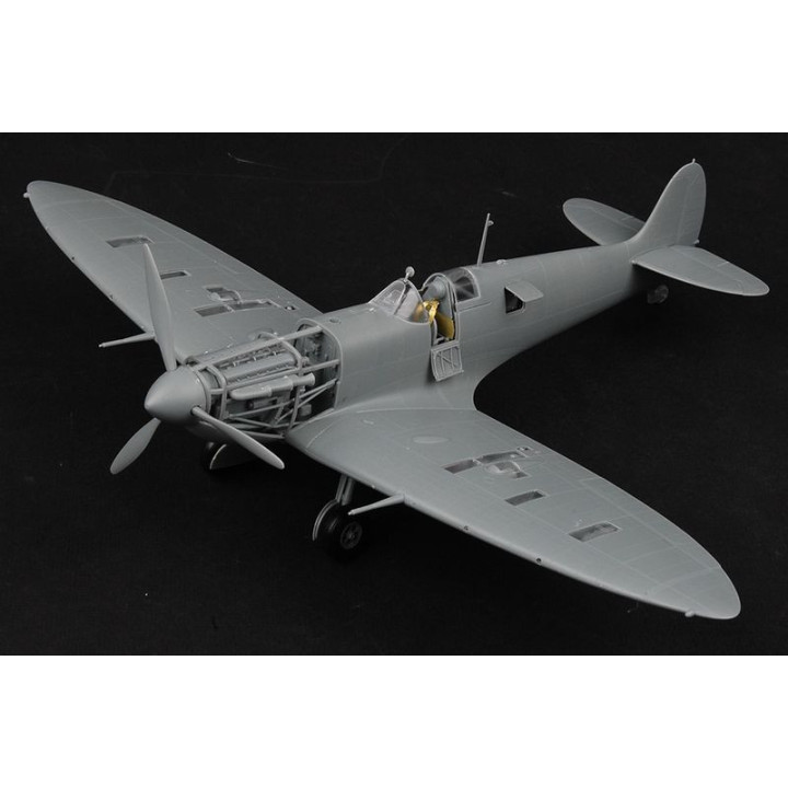 HOBBY BOSS 1/32 SUPERMARINE SPITFIRE Mk.Vb (83205)