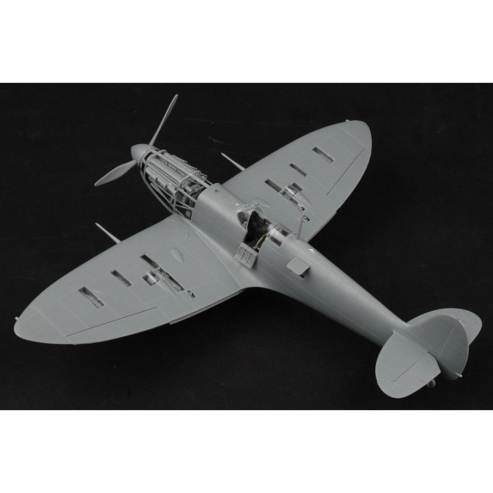 HOBBY BOSS 1/32 SUPERMARINE SPITFIRE Mk.Vb (83205)