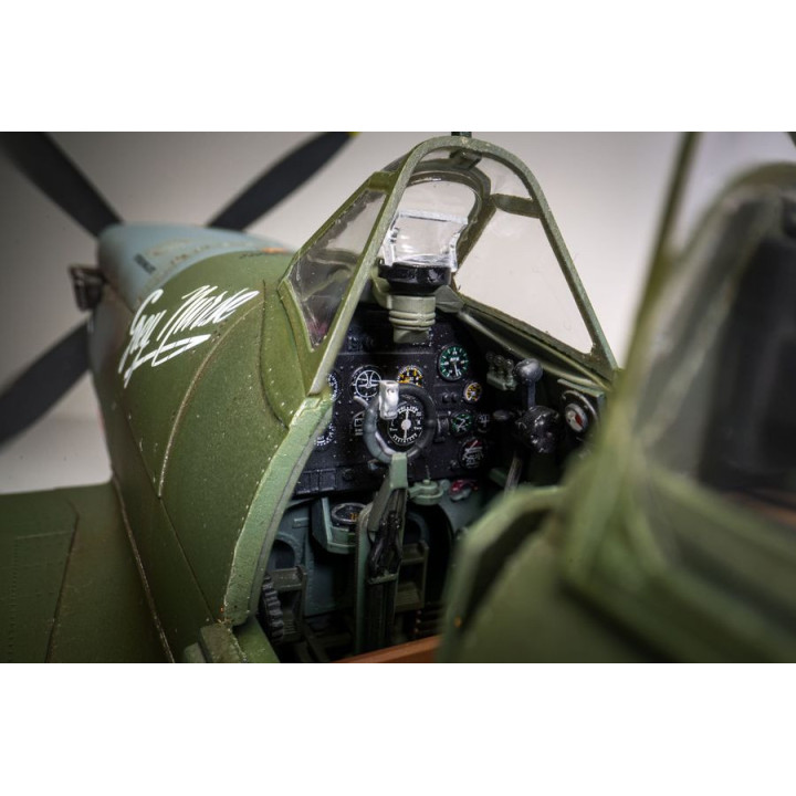 AIRFIX 1/24 Supermarine Spitfire Mk.VIII (17002)