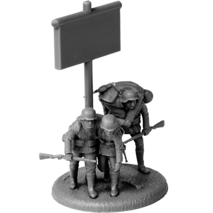 ZVEZDA 1/72 GERMAN MEDICAL PERSONNEL 1941-1943 (6143)