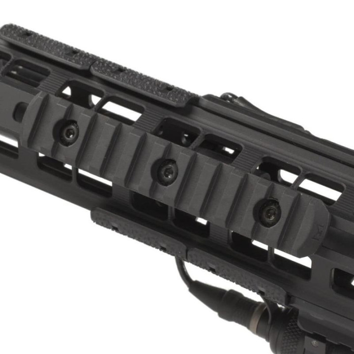 Mounting Rail - 11 slots / Picatinny / M-LOK - polymer (MAG593) MAGPUL