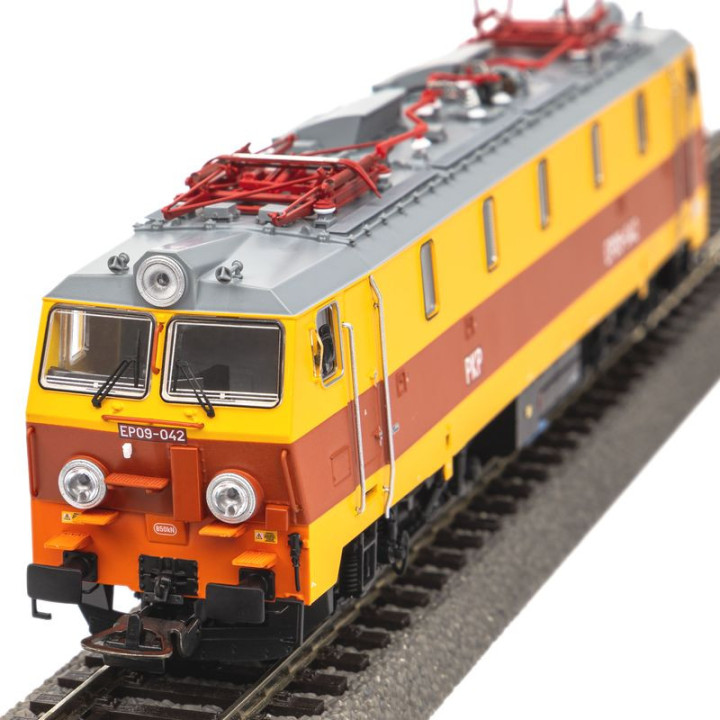PIKO 97528 ELECTRIC LOCOMOTIVE EP09 PKP ep.V