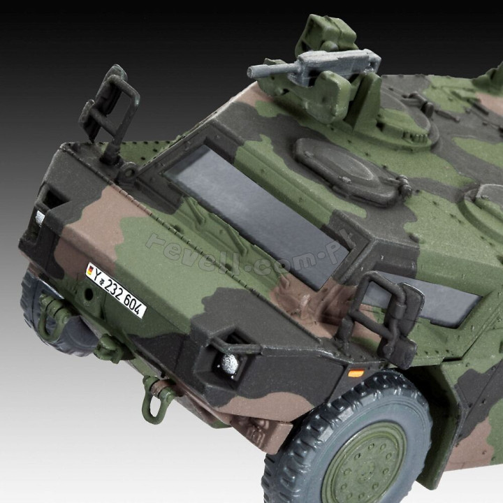 REVELL 1/72 SCOUT CAR FENNEK (03136)