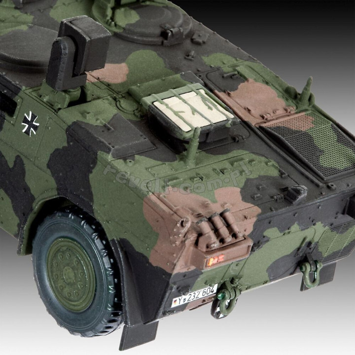 REVELL 1/72 SCOUT CAR FENNEK (03136)