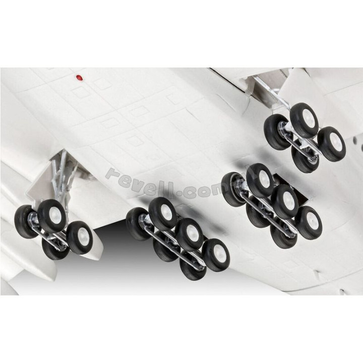 REVELL 1/144 AIRBUS A380-800 LUFTHANSA "NEW LIVERY" AIRCRAFT (03872)