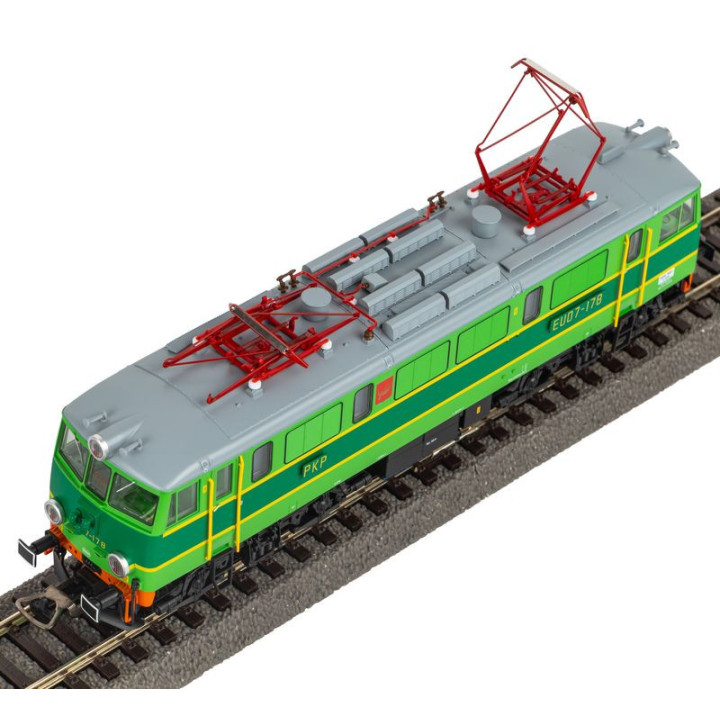 PIKO 96358 ELECTRIC LOCOMOTIVE EU07 PKP ep.V + DSS PluX22