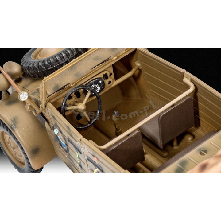 REVELL 1/35 NĚMECKÝ ŠTÁBNÍ AUTOMOBIL TYP 82 (03253)