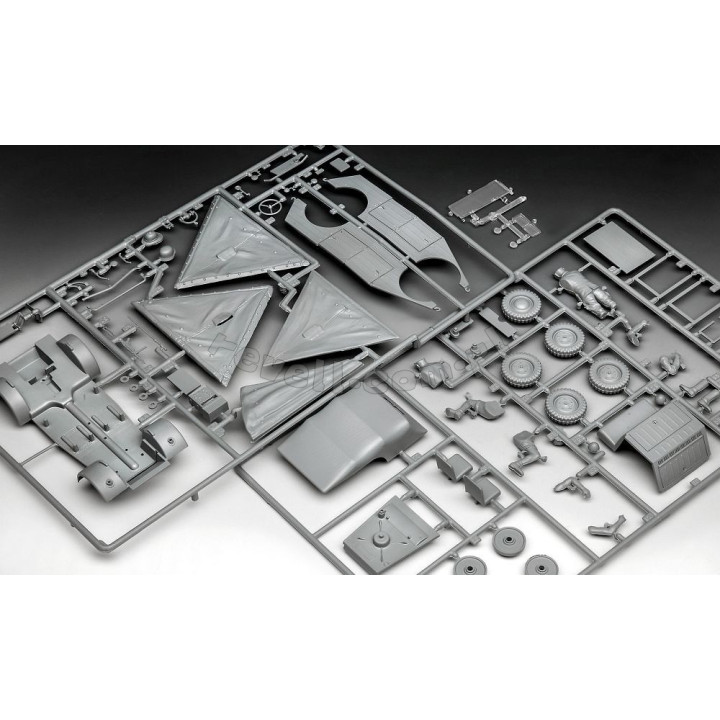 REVELL 1/35 GERMAN STAFF CAR TYPE 82 (03253)