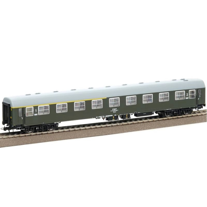ROBO 233010 WAGON OSOBOWY 104Af PKP 1/2  kl. /  stacja WARSZAWA SZCZĘŚLIWICE ep.IV