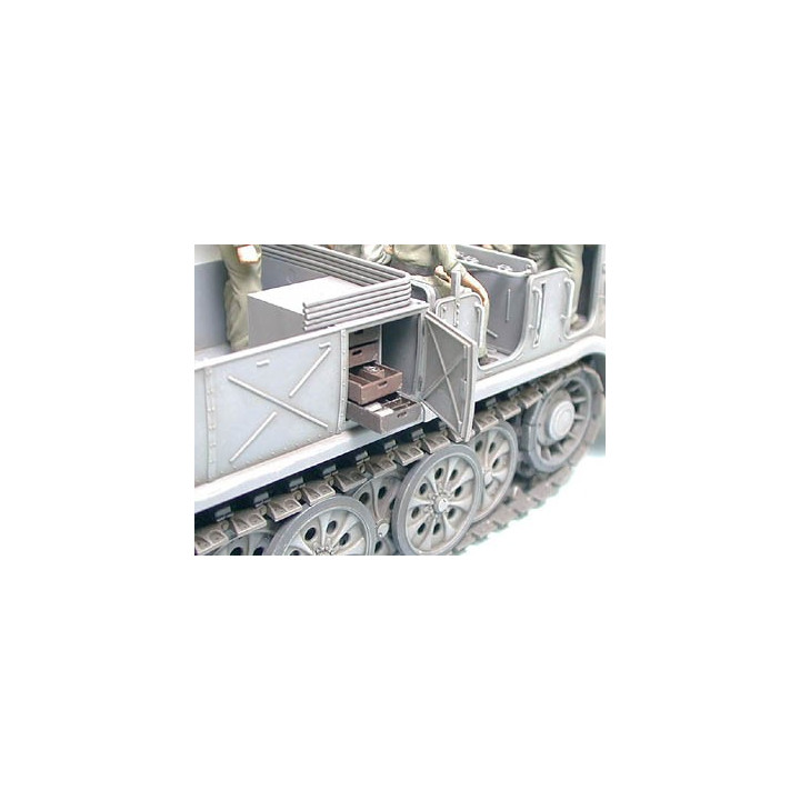 TAMIYA 1/35 NĚMECKÝ 18TUNOVÝ POLOPÁSOVÝ VŮZ FAMO (35239)