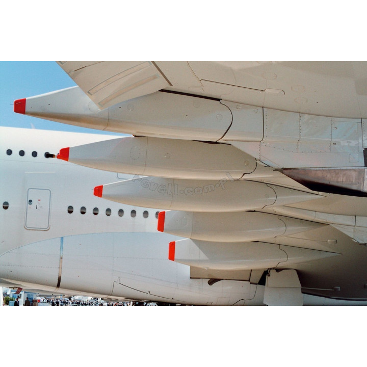 REVELL 1/144 AIRBUS A380 New Livery      (04218)