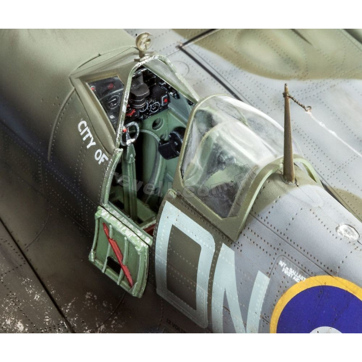 REVELL 1/32 SUPERMARINE SPITFIRE MK IXC (03927)