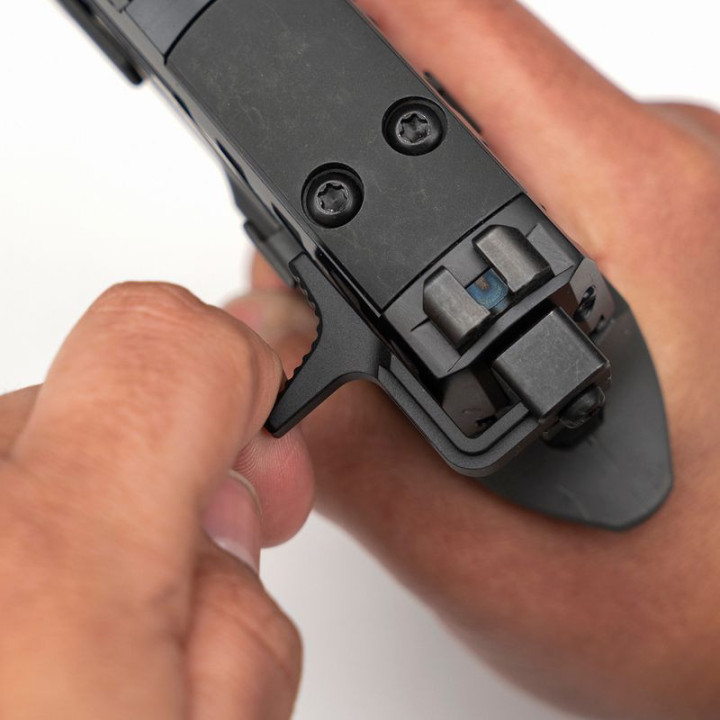STRIKE INDUSTRIES SIG SAUER Obustronna   dźwignia przeładowania do Sig Sauer P320 (SI-P320-CH0) czarna