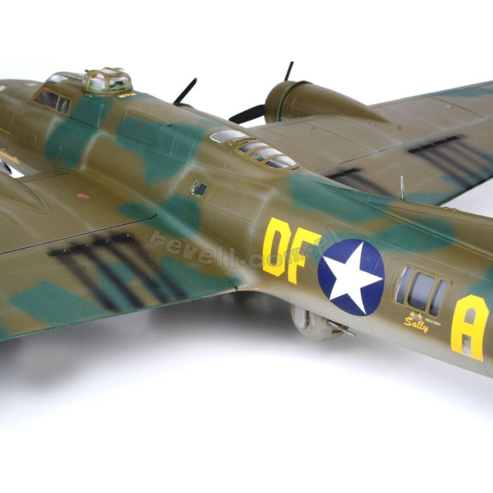 REVELL 1/48 B-17F MEMPHIS BELLE (04297)