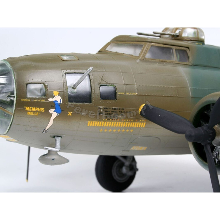 REVELL 1/48 B-17F MEMPHIS BELLE (04297)
