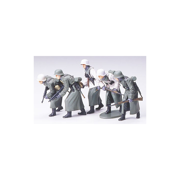 TAMIYA 1/35 NĚMECKÁ ÚTOČNÁ PĚCHOTA ZIMNÍ VÝSTROJ 35256