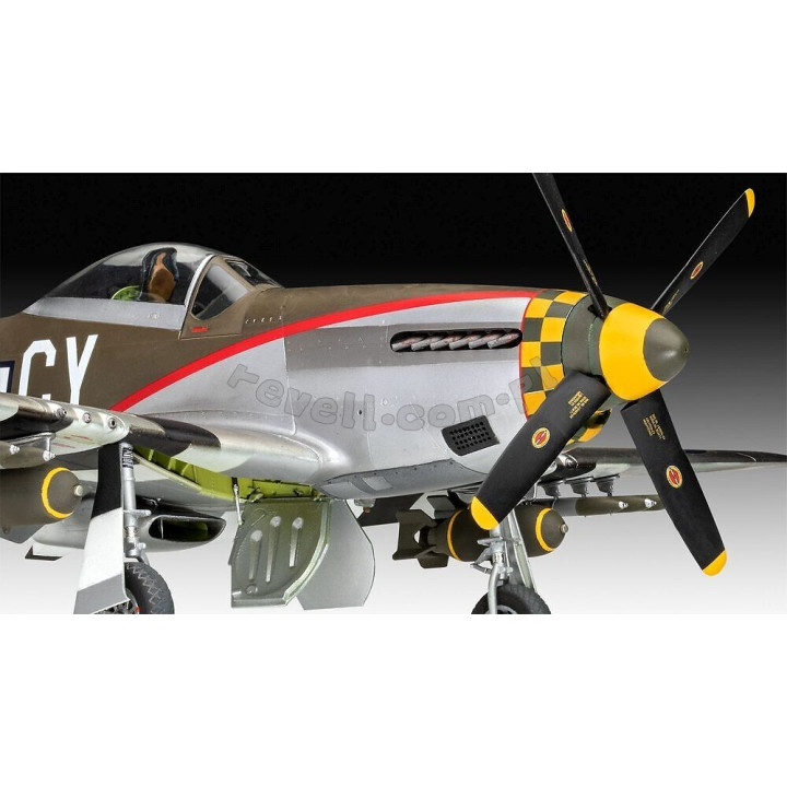 REVELL 1/32 P-51D - 15 NA MUSTANGU POZDNÍ VERZE (03838)