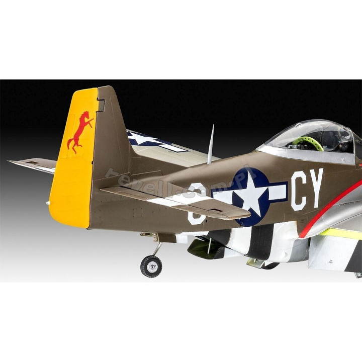 REVELL 1/32 P-51D - 15 ON MUSTANG LATE VERSION (03838)