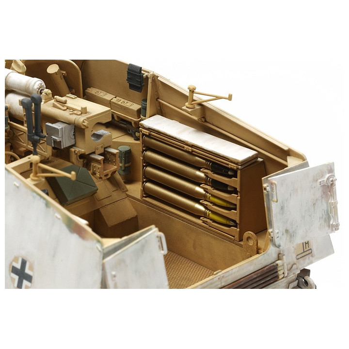 TAMIYA 1/35 GERMAN SELF-PROPELLED HEAVY ANTI-TANK GUN NASHORN 8.8 cm PAK 35335