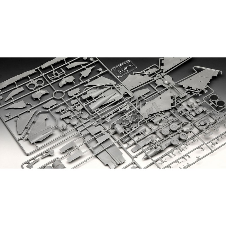 REVELL 1/72 MIG-25 RBT "FOXBAT B" (03878)