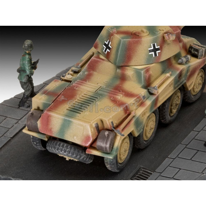 REVELL 1/76 SD.KFZ. 234/2 PUMA PRVNÍ DIORÁMA (03298)