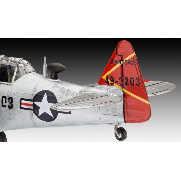 REVELL 1/72 T-6 G TEXAN (03924)